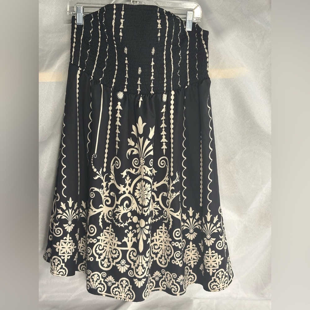 Chic Strapless Black and Cream Dress